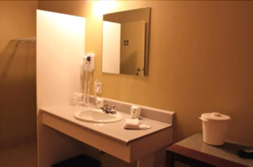 Motel Quatre Saisons Форествил Екстериор снимка
