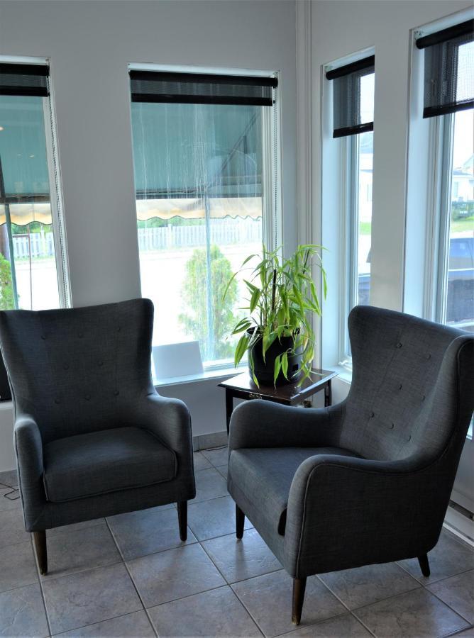 Motel Quatre Saisons Форествил Екстериор снимка