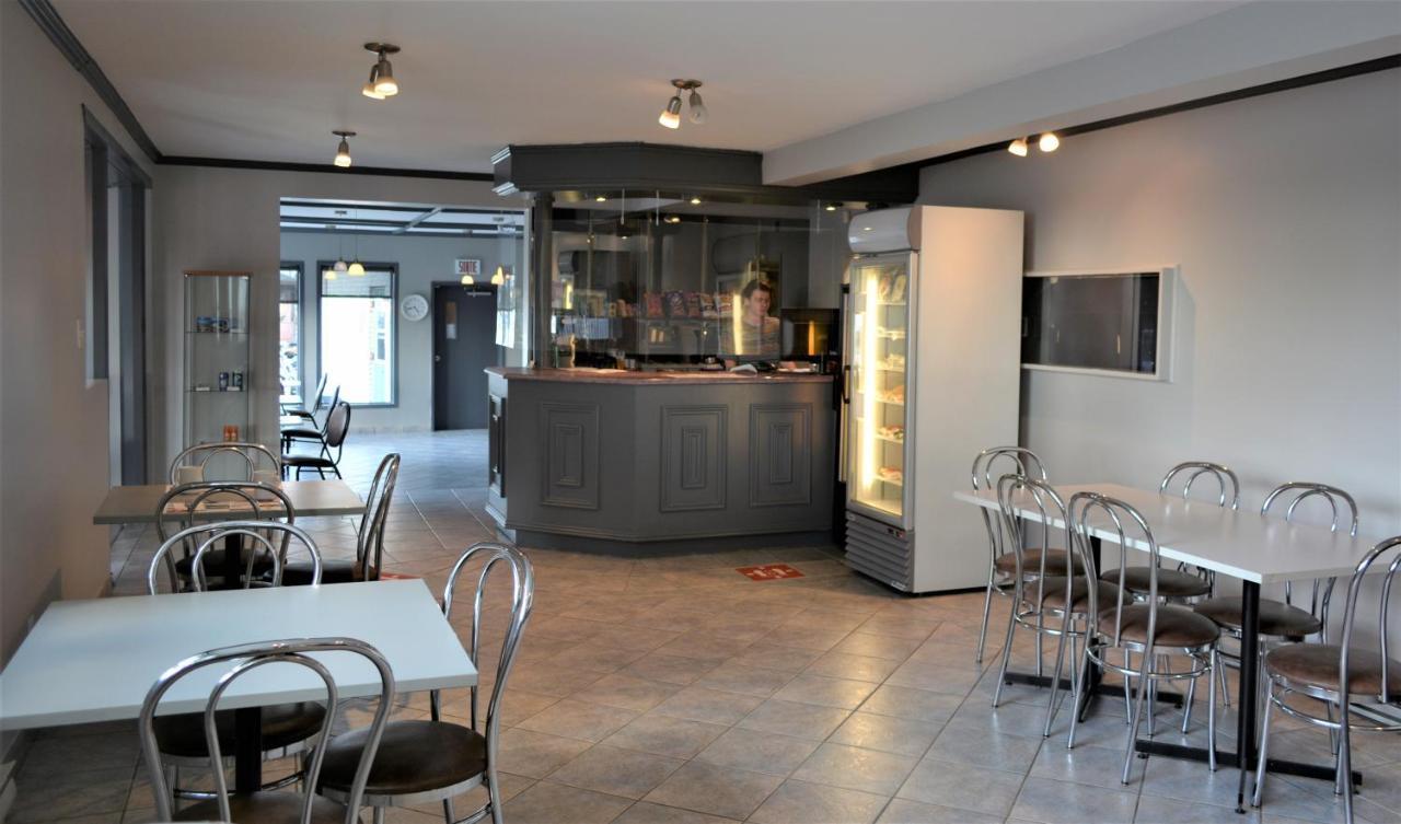 Motel Quatre Saisons Форествил Екстериор снимка