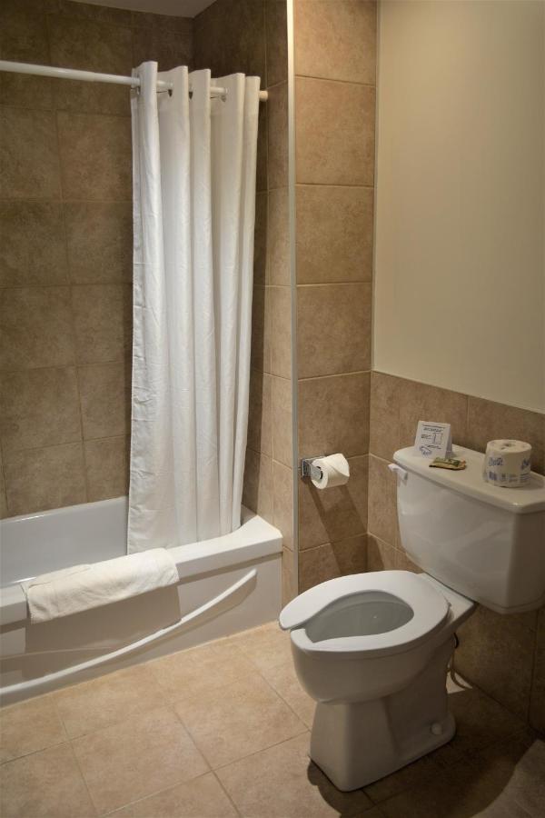 Motel Quatre Saisons Форествил Екстериор снимка