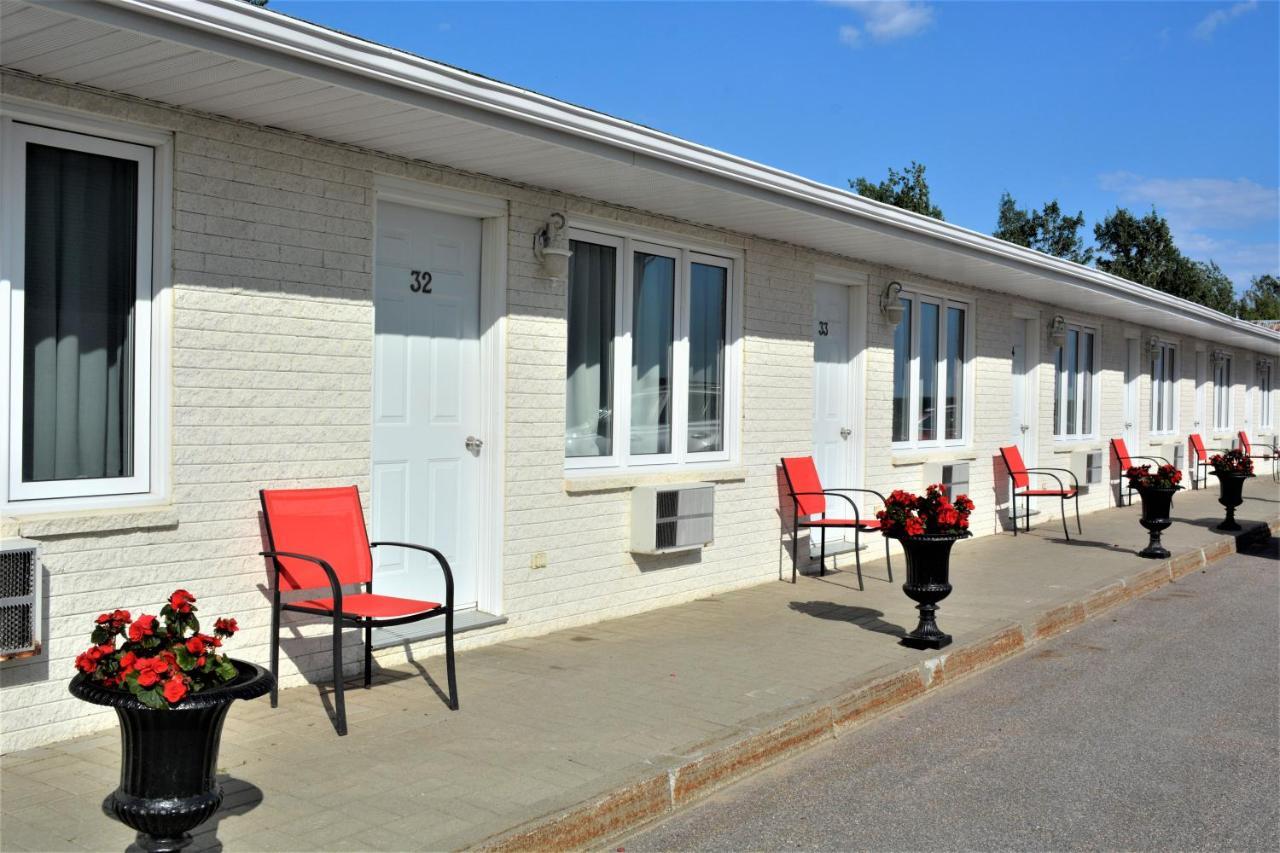 Motel Quatre Saisons Форествил Екстериор снимка